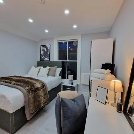 Hackney Spacious En-Suite